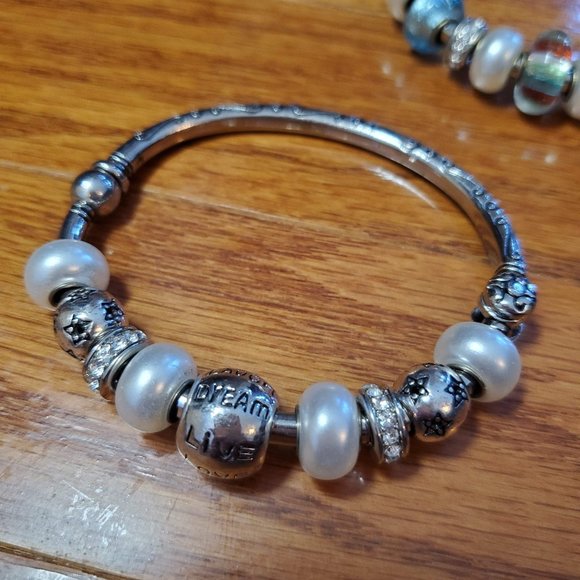 Two metal elegant bracelets. Blue white diamond crystals. Easy on. - Picture 4 of 7